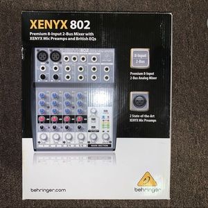 Behringer XENYX 802 Premium 8-Input mixer mic